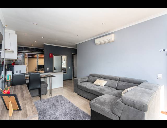 2 BEDROOM FREEHOLD SOLD IN GLENWOOD